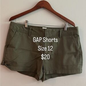 GAP olive green shorts